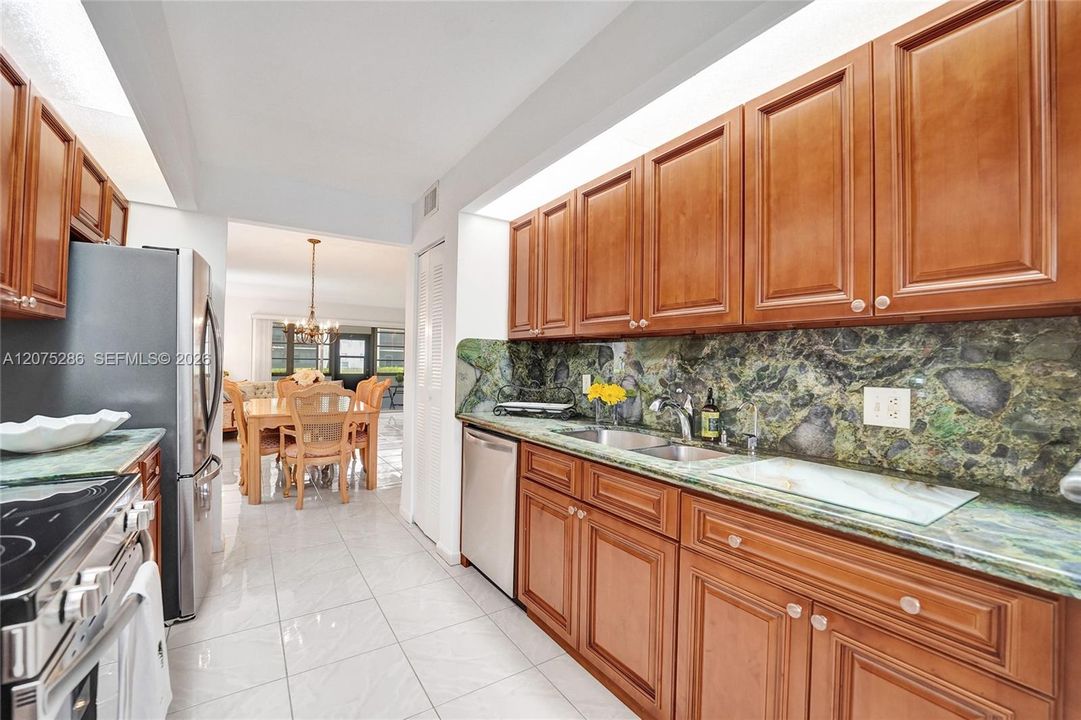 For Sale: $289,000 (2 beds, 2 baths, 1533 Square Feet)