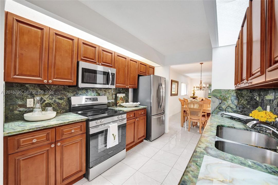 For Sale: $289,000 (2 beds, 2 baths, 1533 Square Feet)
