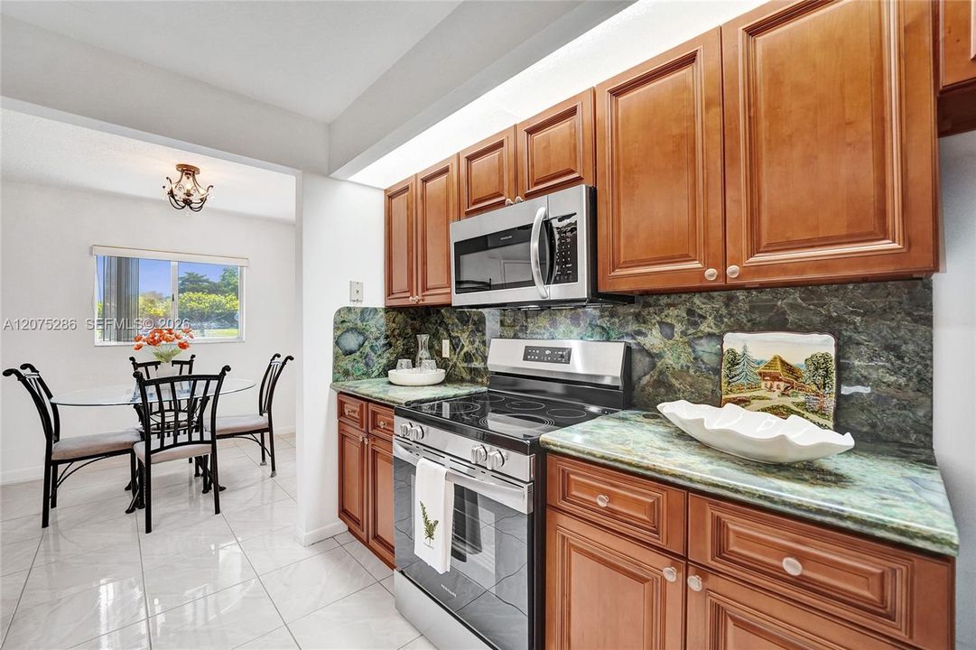 For Sale: $289,000 (2 beds, 2 baths, 1533 Square Feet)