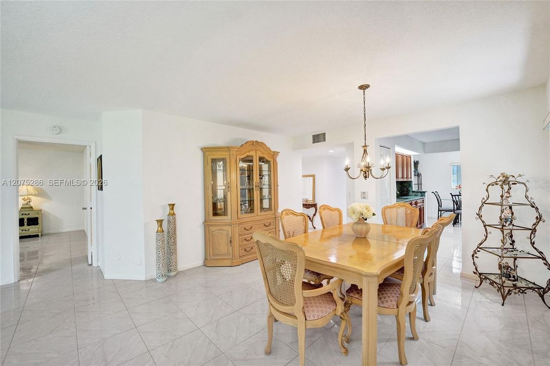 For Sale: $289,000 (2 beds, 2 baths, 1533 Square Feet)