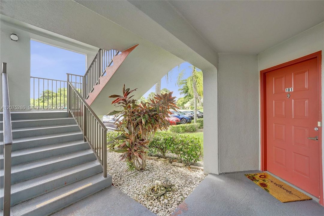 For Sale: $289,000 (2 beds, 2 baths, 1533 Square Feet)