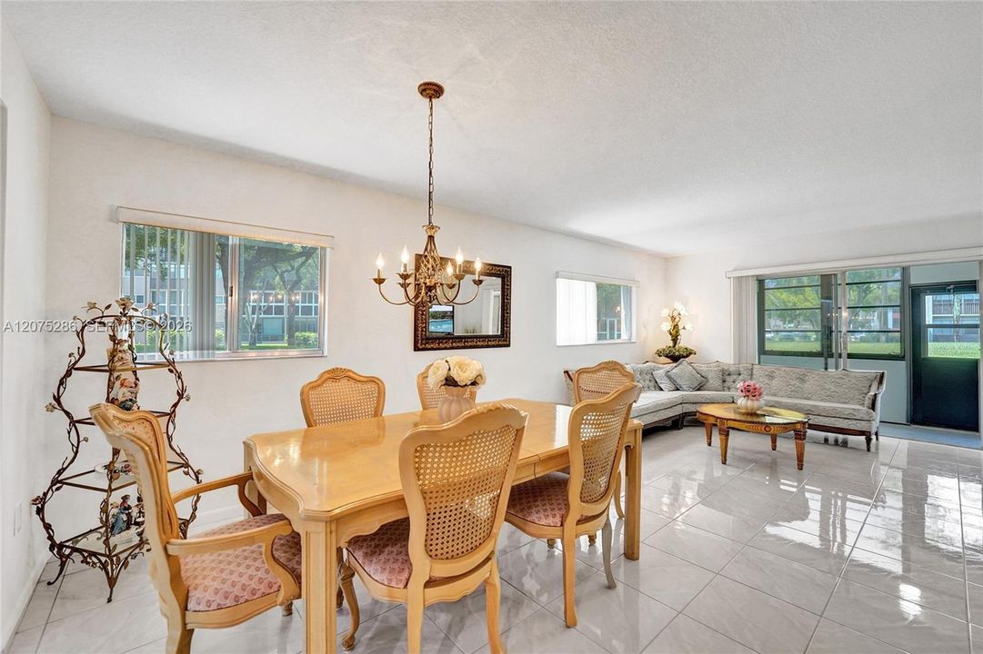 For Sale: $289,000 (2 beds, 2 baths, 1533 Square Feet)
