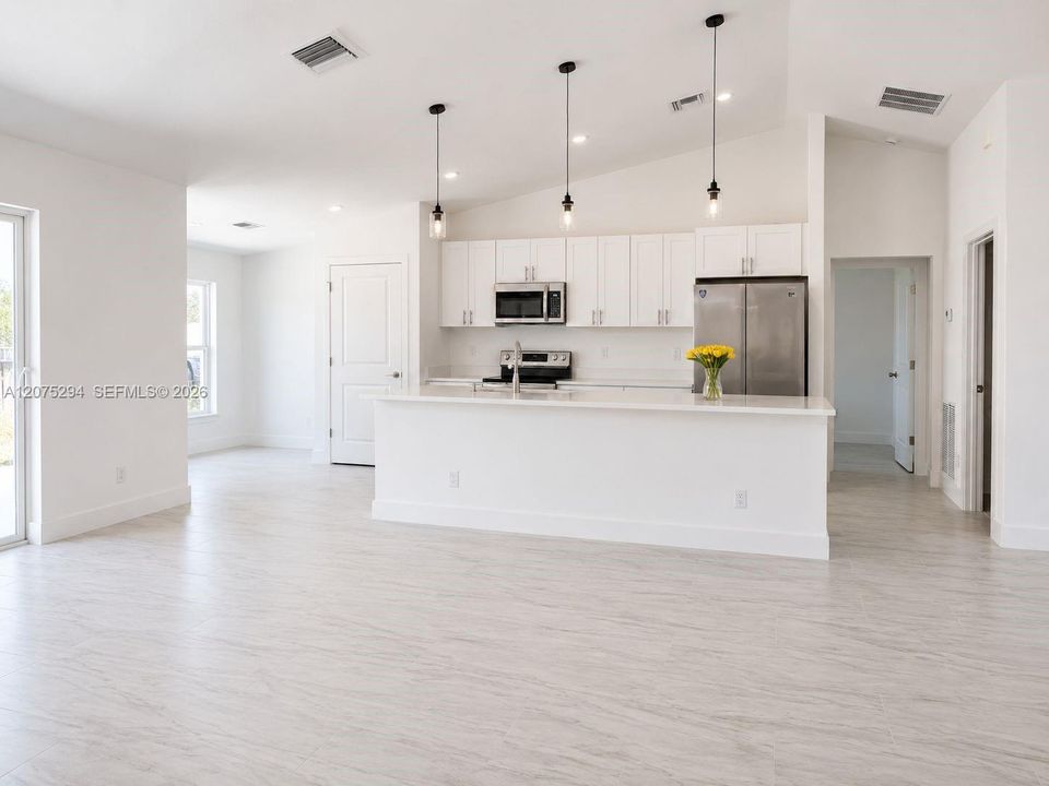 For Sale: $389,900 (3 beds, 2 baths, 1839 Square Feet)