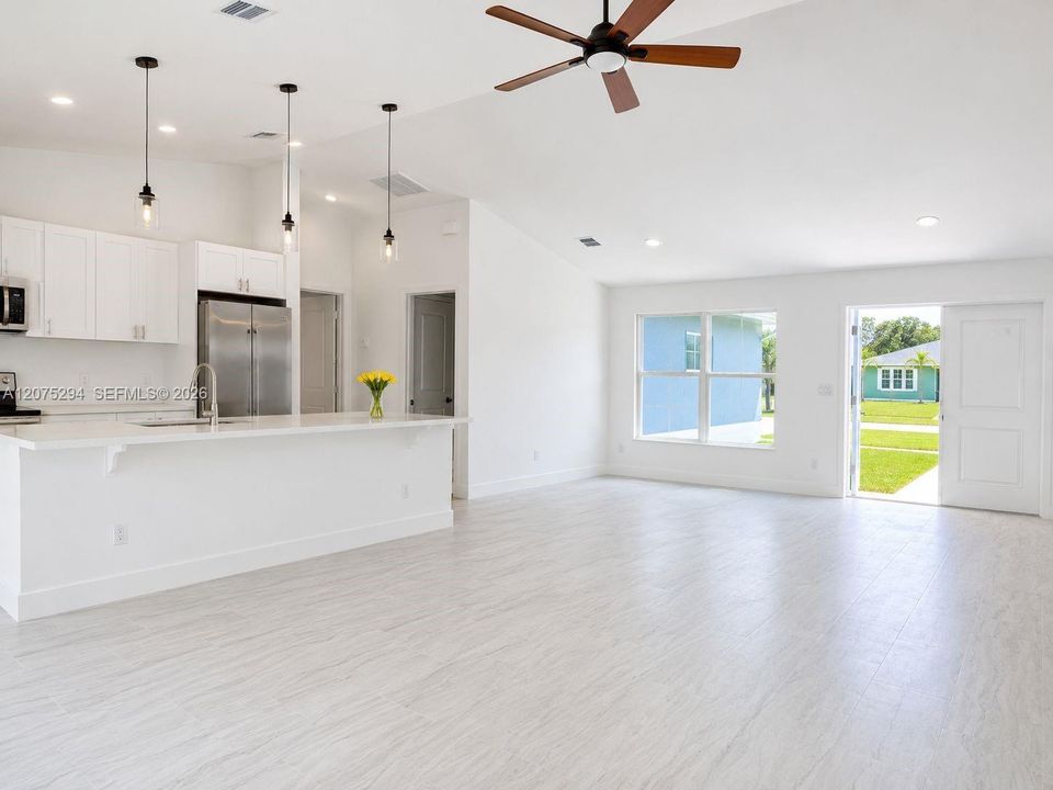 For Sale: $389,900 (3 beds, 2 baths, 1839 Square Feet)