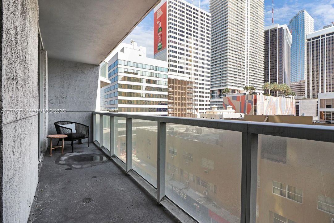 For Rent: $3,200 (1 beds, 2 baths, 1093 Square Feet)