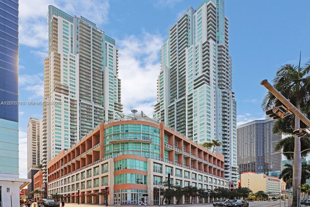 For Rent: $3,200 (1 beds, 2 baths, 1093 Square Feet)