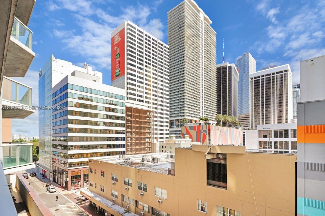 For Rent: $3,200 (1 beds, 2 baths, 1093 Square Feet)