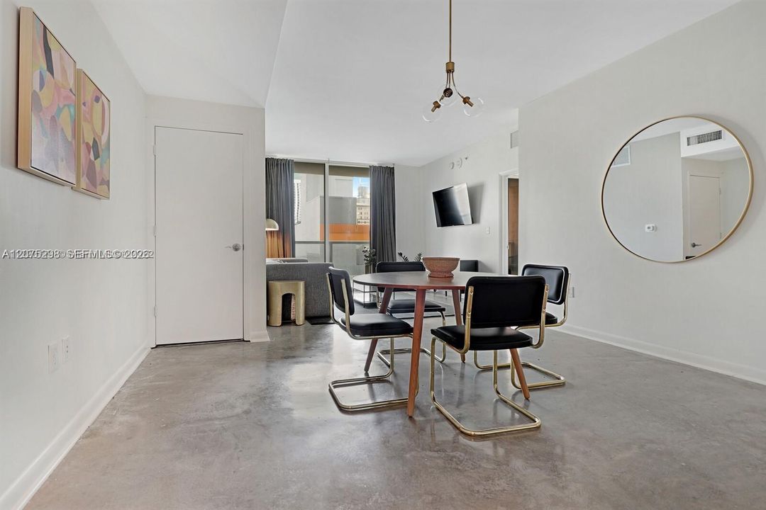 For Rent: $3,200 (1 beds, 2 baths, 1093 Square Feet)