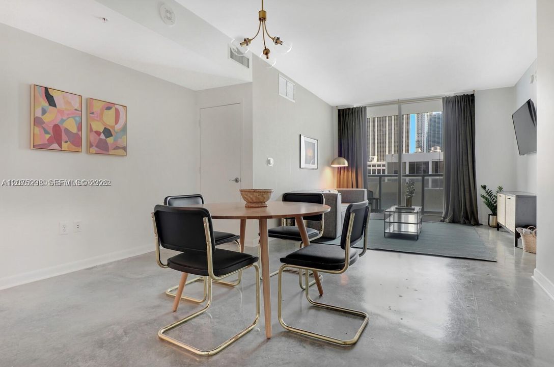 For Rent: $3,200 (1 beds, 2 baths, 1093 Square Feet)
