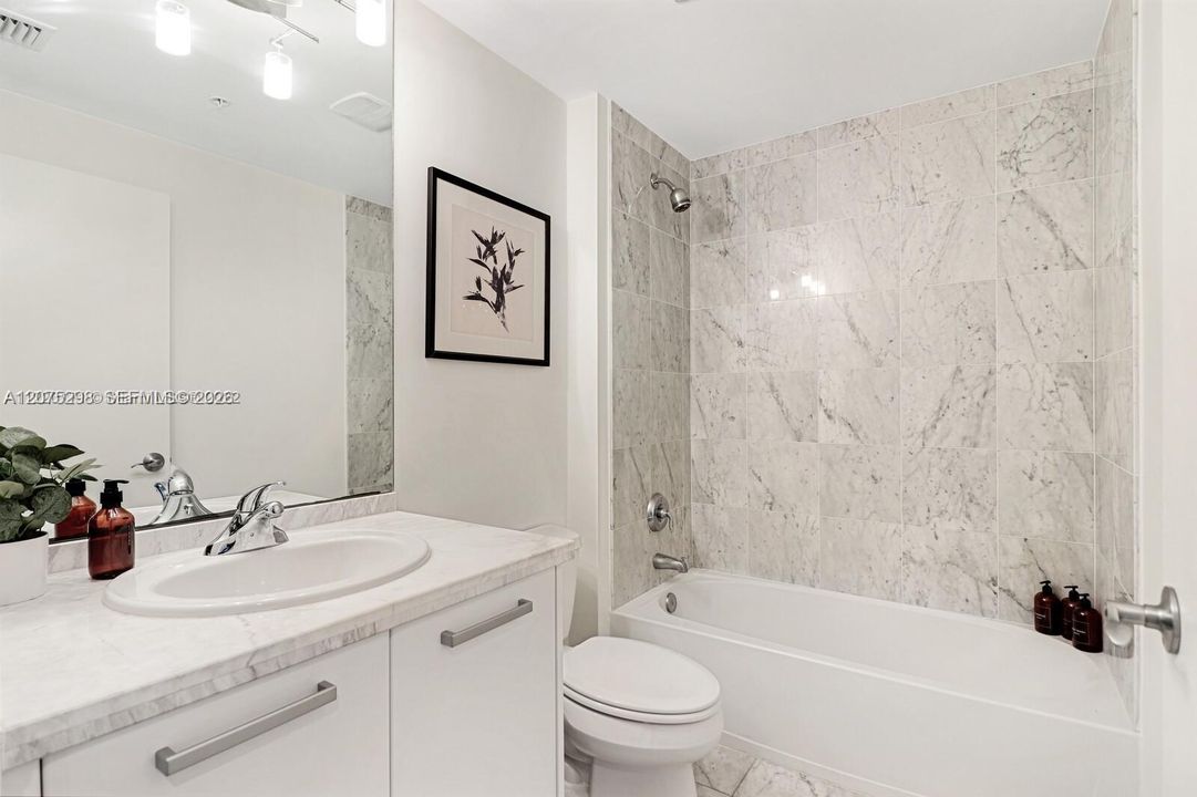 For Rent: $3,200 (1 beds, 2 baths, 1093 Square Feet)