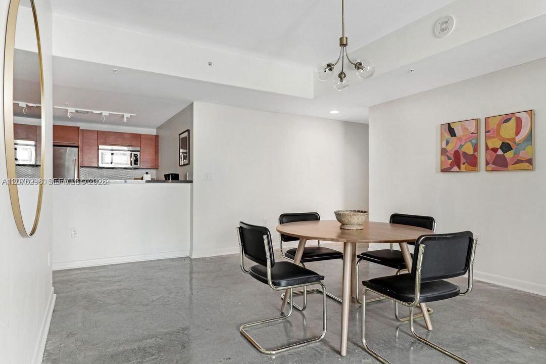For Rent: $3,200 (1 beds, 2 baths, 1093 Square Feet)