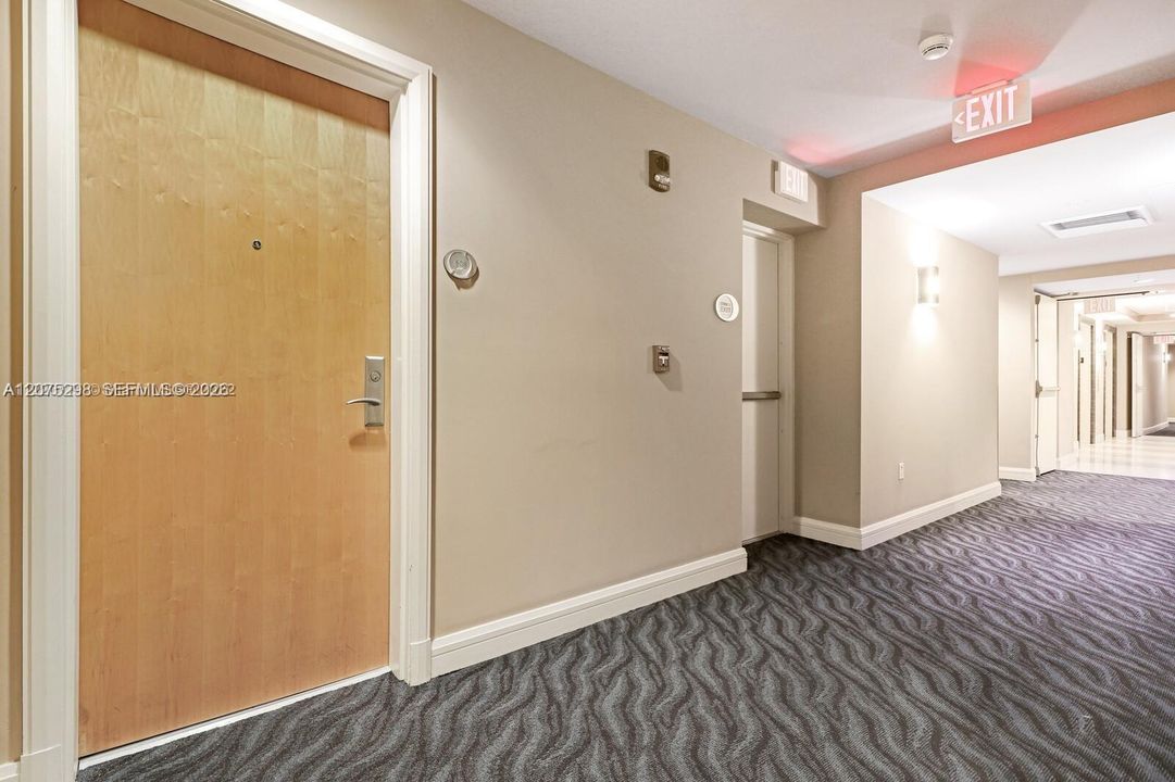 For Rent: $3,200 (1 beds, 2 baths, 1093 Square Feet)