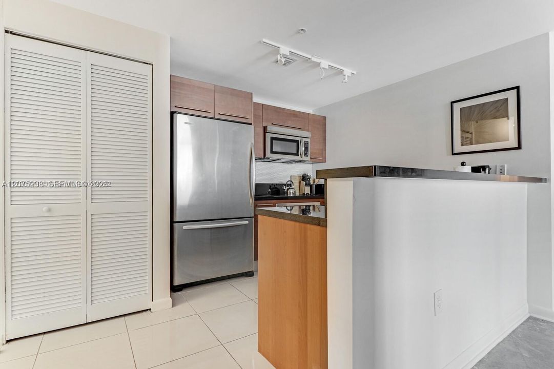 For Rent: $3,200 (1 beds, 2 baths, 1093 Square Feet)