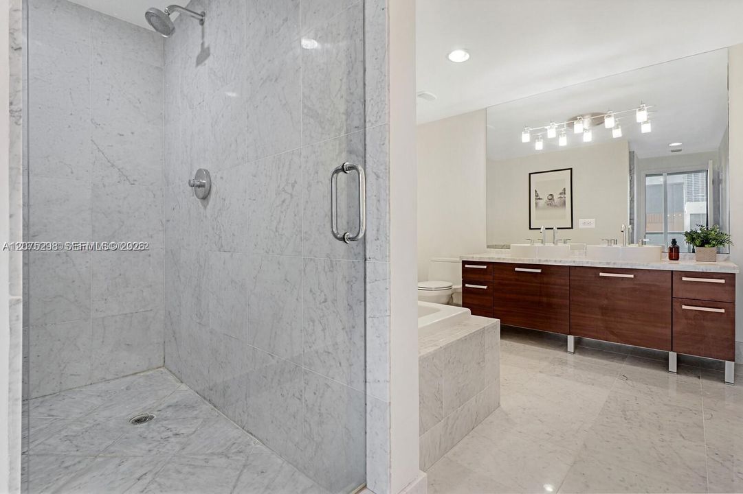 For Rent: $3,200 (1 beds, 2 baths, 1093 Square Feet)