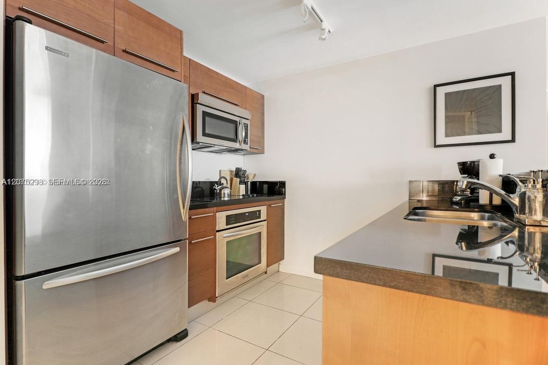 For Rent: $3,200 (1 beds, 2 baths, 1093 Square Feet)