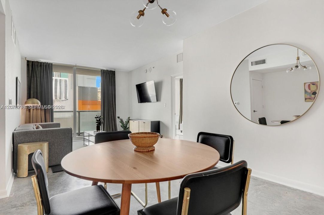 For Rent: $3,200 (1 beds, 2 baths, 1093 Square Feet)