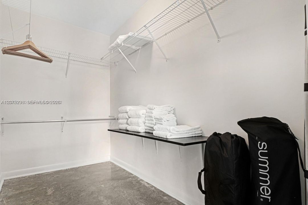 For Rent: $3,200 (1 beds, 2 baths, 1093 Square Feet)