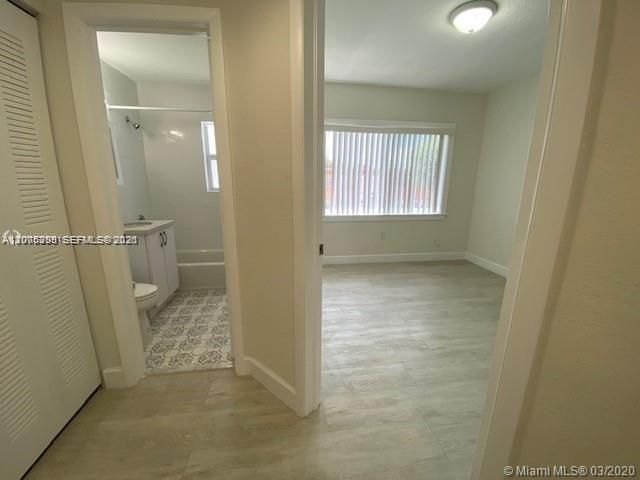 For Rent: $2,300 (2 beds, 1 baths, 725 Square Feet)