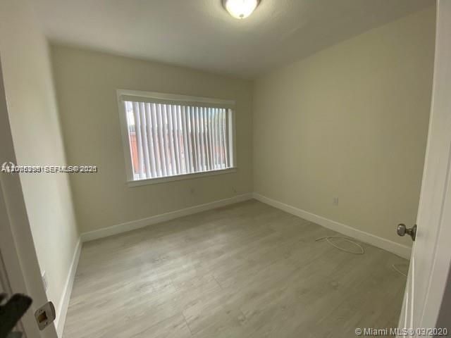 For Rent: $2,300 (2 beds, 1 baths, 725 Square Feet)