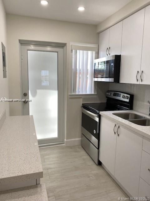 For Rent: $2,300 (2 beds, 1 baths, 725 Square Feet)