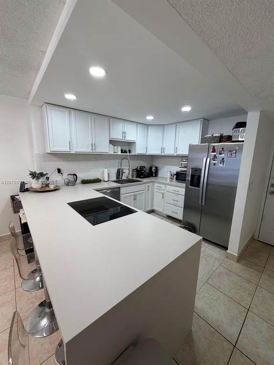 For Rent: $2,100 (1 beds, 1 baths, 915 Square Feet)