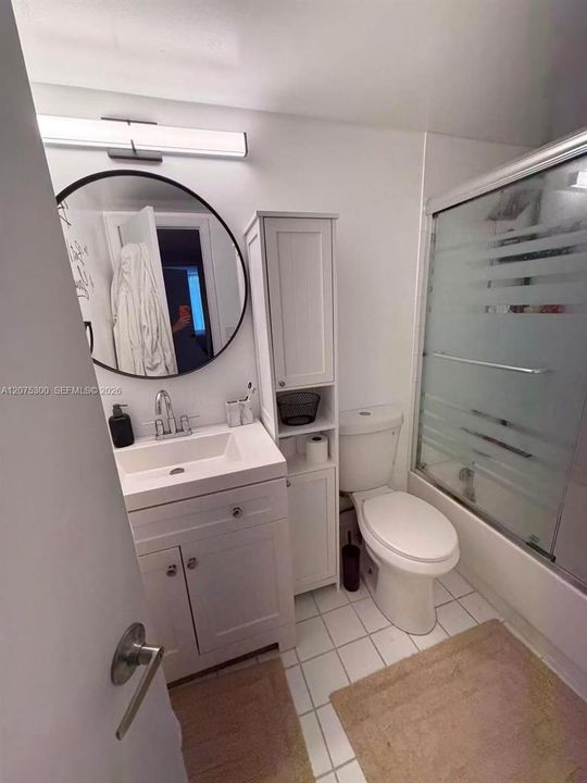 For Rent: $2,100 (1 beds, 1 baths, 915 Square Feet)