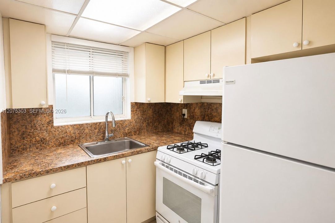 For Rent: $1,650 (1 beds, 1 baths, 16388 Square Feet)
