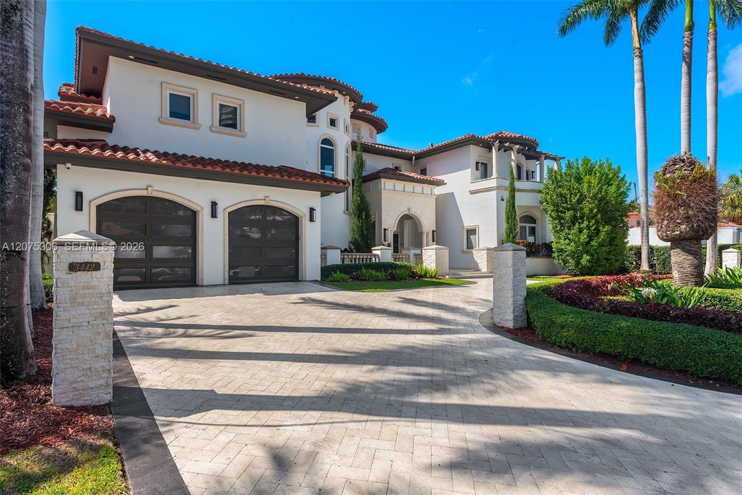 For Sale: $6,799,000 (5 beds, 6 baths, 5242 Square Feet)