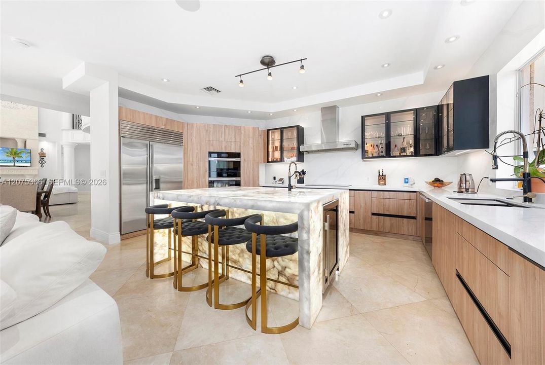 For Sale: $6,799,000 (5 beds, 6 baths, 5242 Square Feet)