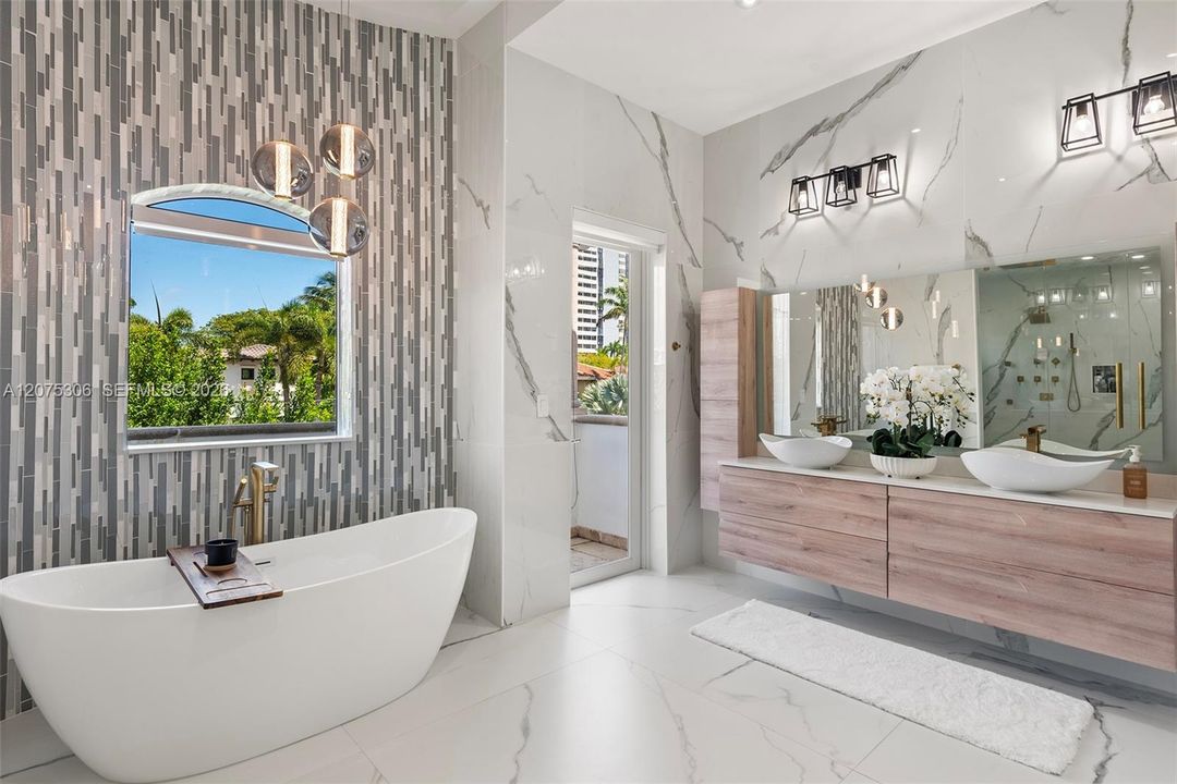 For Sale: $6,799,000 (5 beds, 6 baths, 5242 Square Feet)