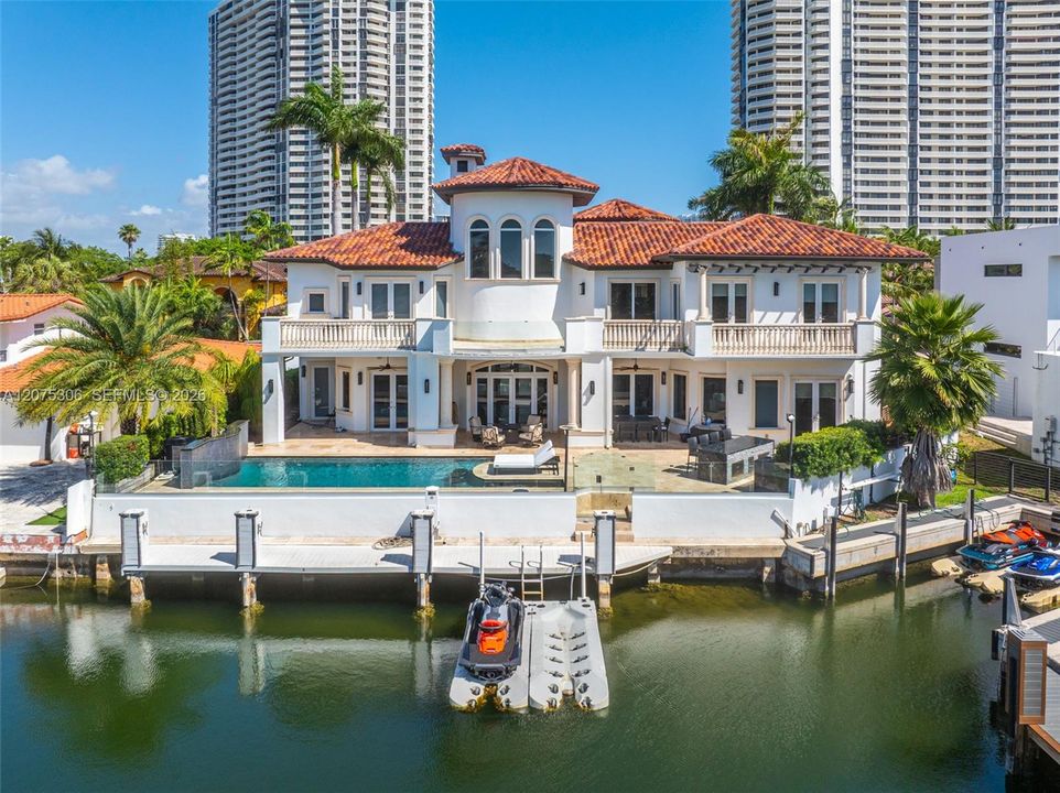 For Sale: $6,799,000 (5 beds, 6 baths, 5242 Square Feet)