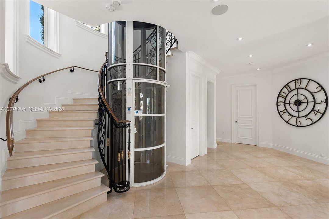For Sale: $6,799,000 (5 beds, 6 baths, 5242 Square Feet)