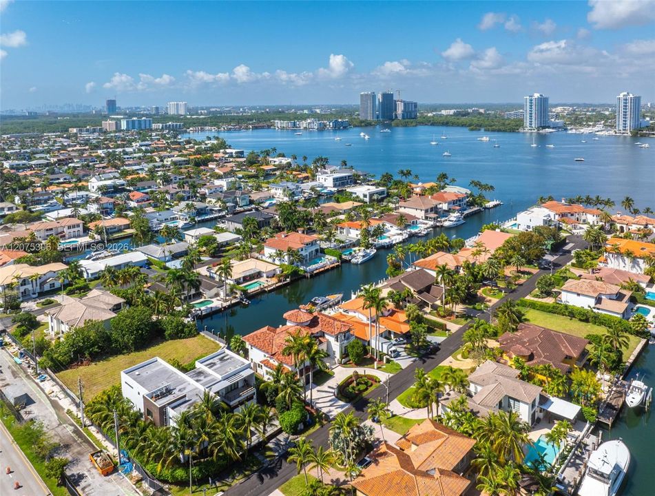 For Sale: $6,799,000 (5 beds, 6 baths, 5242 Square Feet)