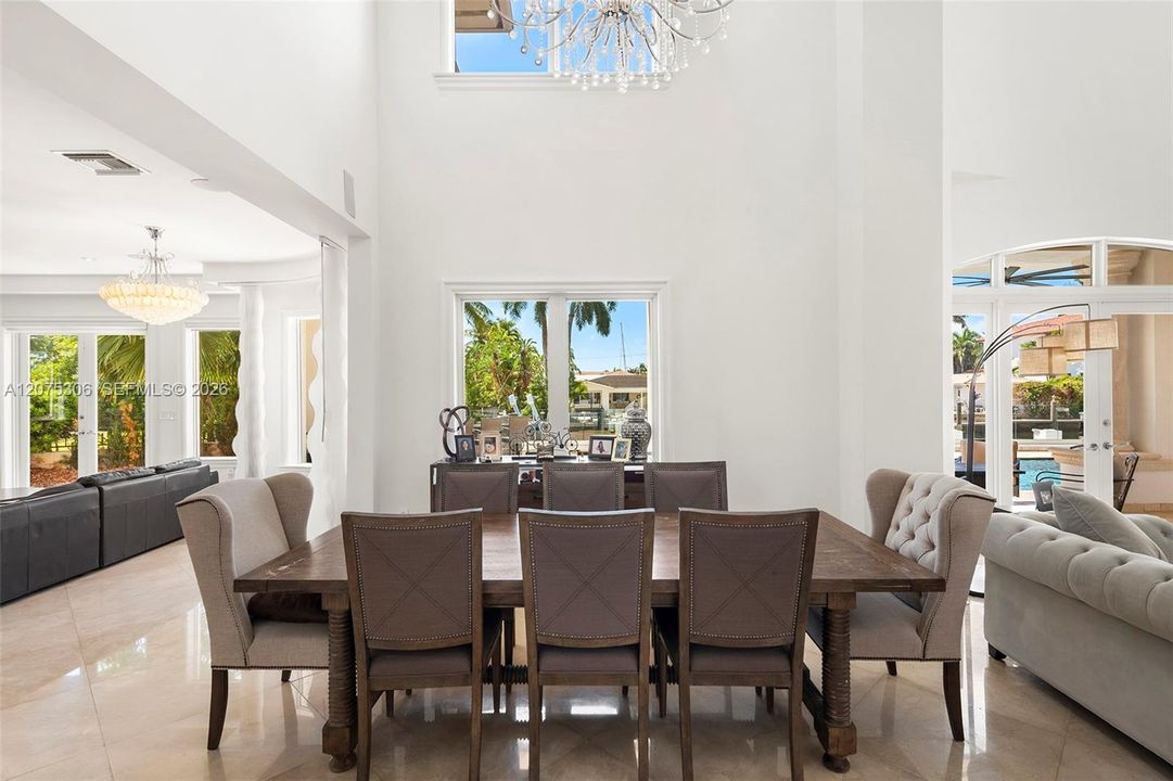 For Sale: $6,799,000 (5 beds, 6 baths, 5242 Square Feet)