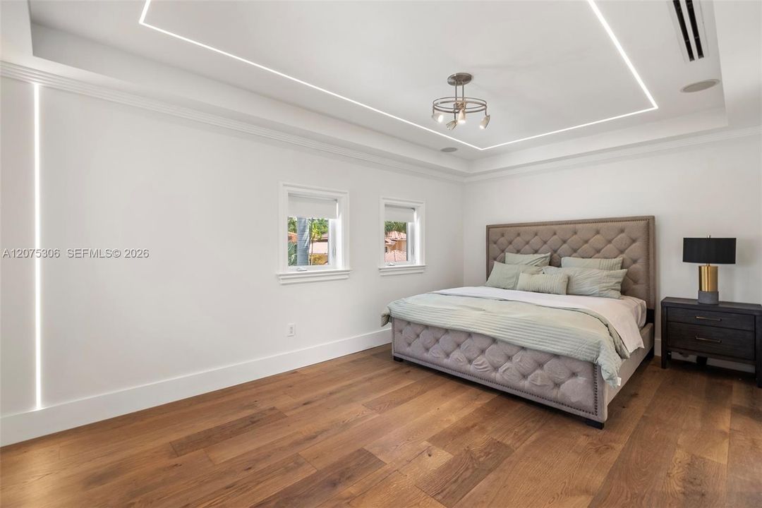 For Sale: $6,799,000 (5 beds, 6 baths, 5242 Square Feet)