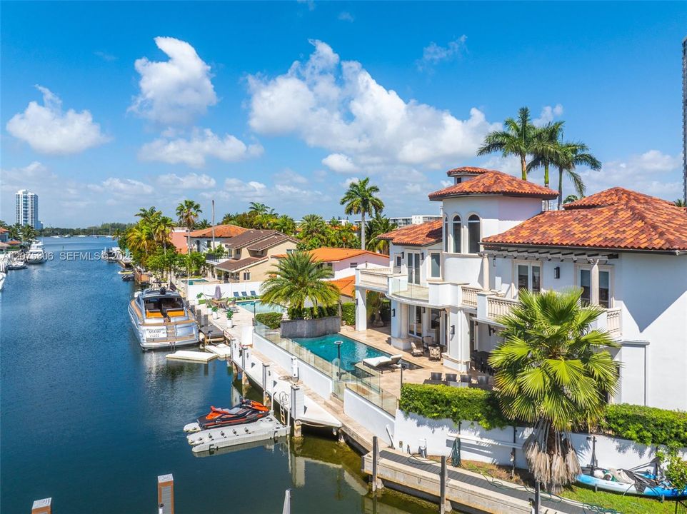 For Sale: $6,799,000 (5 beds, 6 baths, 5242 Square Feet)