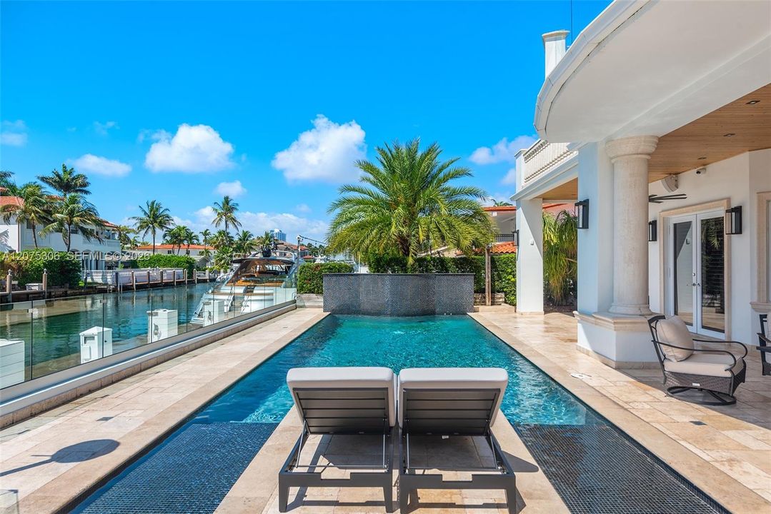 For Sale: $6,799,000 (5 beds, 6 baths, 5242 Square Feet)