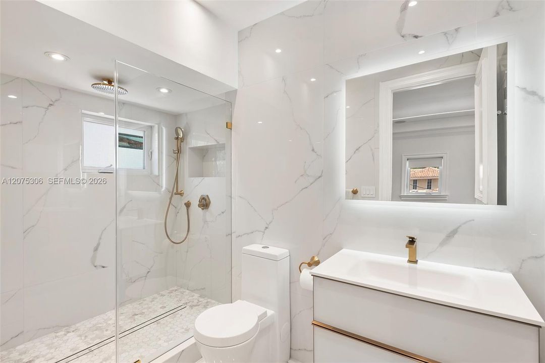 For Sale: $6,799,000 (5 beds, 6 baths, 5242 Square Feet)