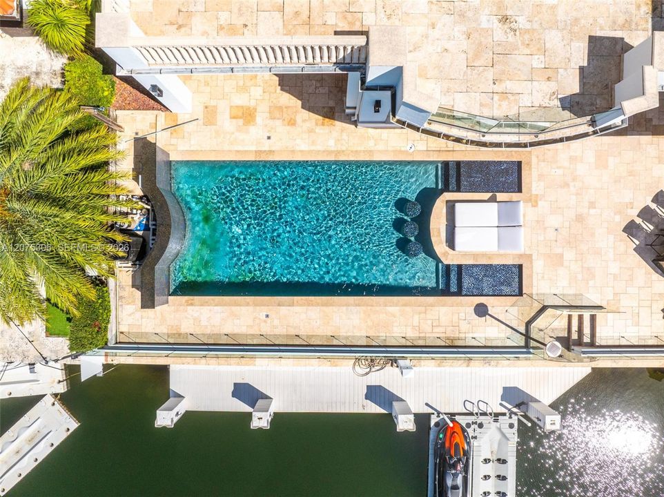 For Sale: $6,799,000 (5 beds, 6 baths, 5242 Square Feet)