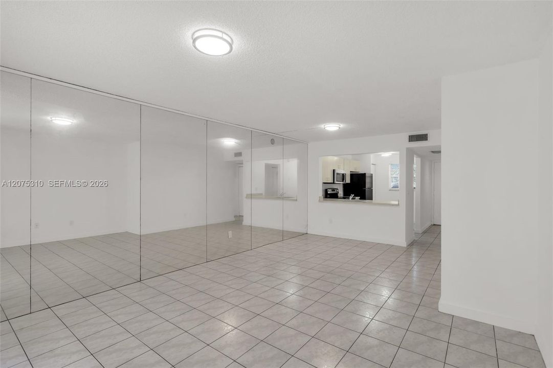 For Rent: $2,000 (2 beds, 2 baths, 912 Square Feet)