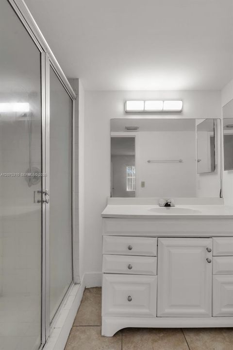 For Rent: $2,000 (2 beds, 2 baths, 912 Square Feet)