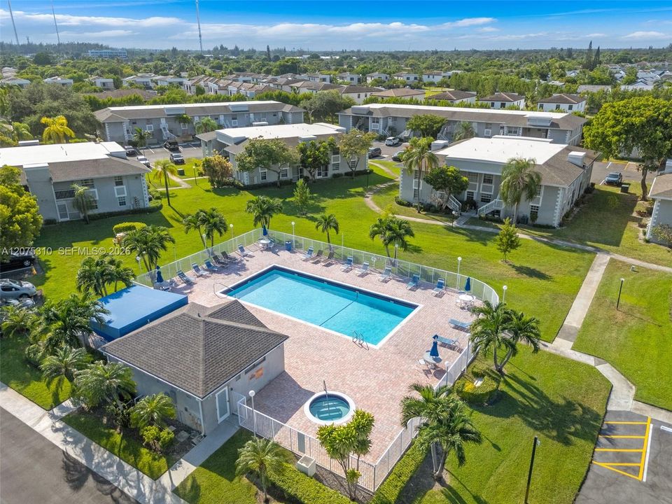 For Rent: $2,000 (2 beds, 2 baths, 912 Square Feet)
