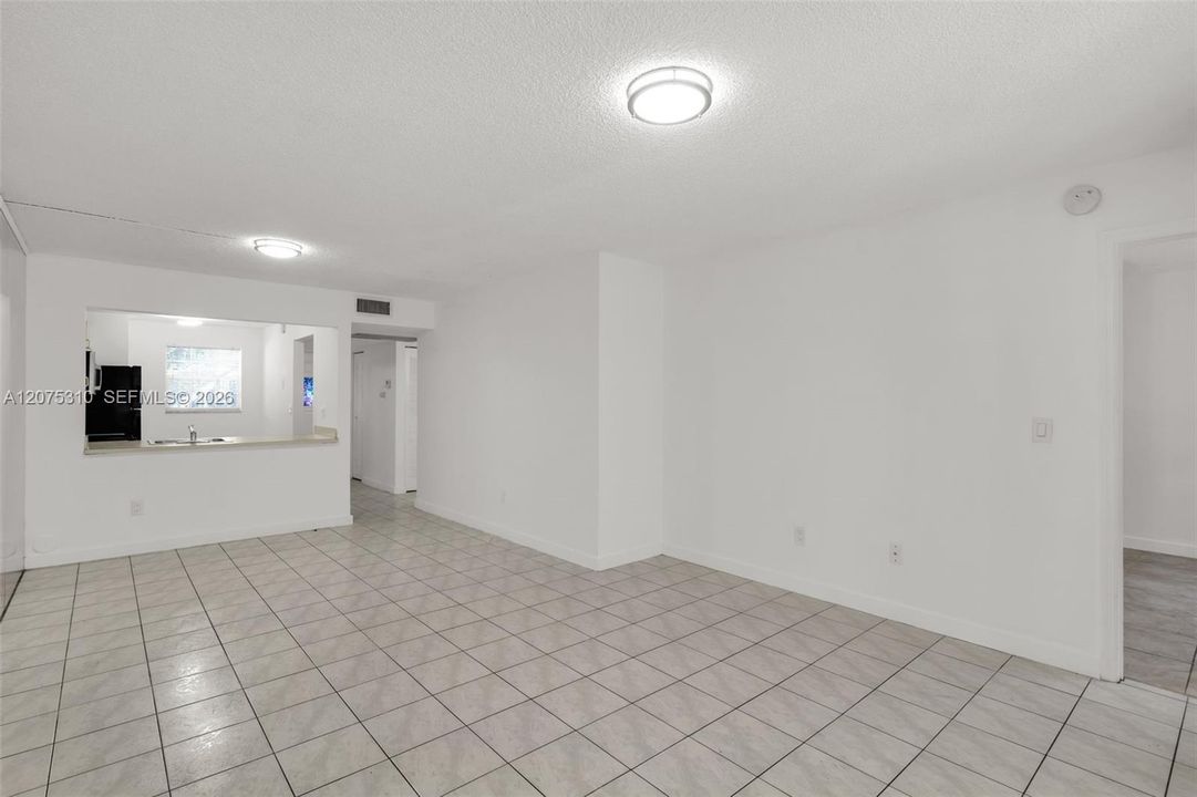 For Rent: $2,000 (2 beds, 2 baths, 912 Square Feet)
