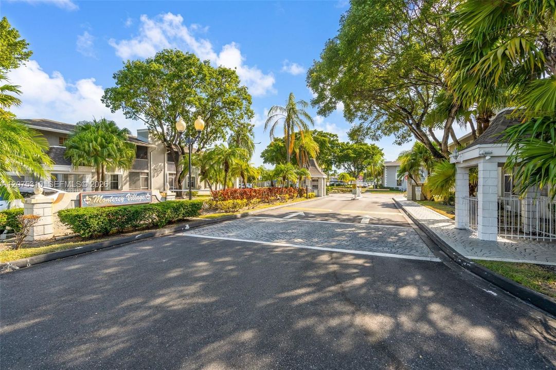 For Rent: $2,000 (2 beds, 2 baths, 912 Square Feet)