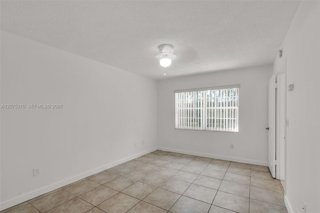 For Rent: $2,000 (2 beds, 2 baths, 912 Square Feet)