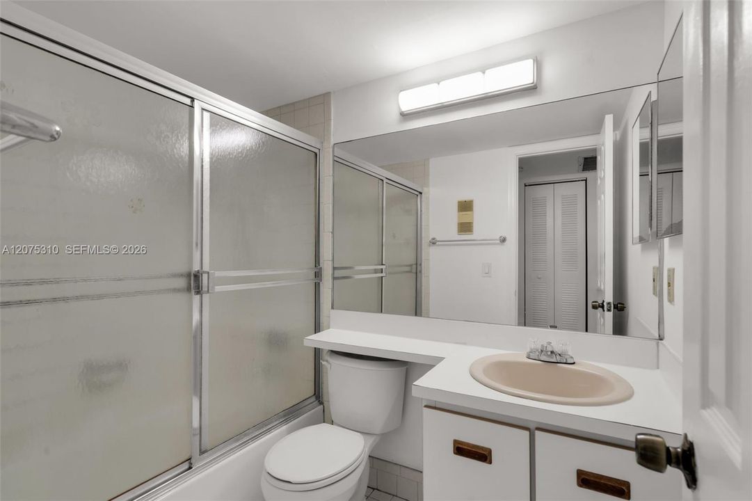 For Rent: $2,000 (2 beds, 2 baths, 912 Square Feet)