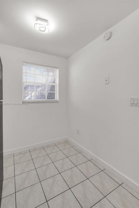 For Rent: $2,000 (2 beds, 2 baths, 912 Square Feet)