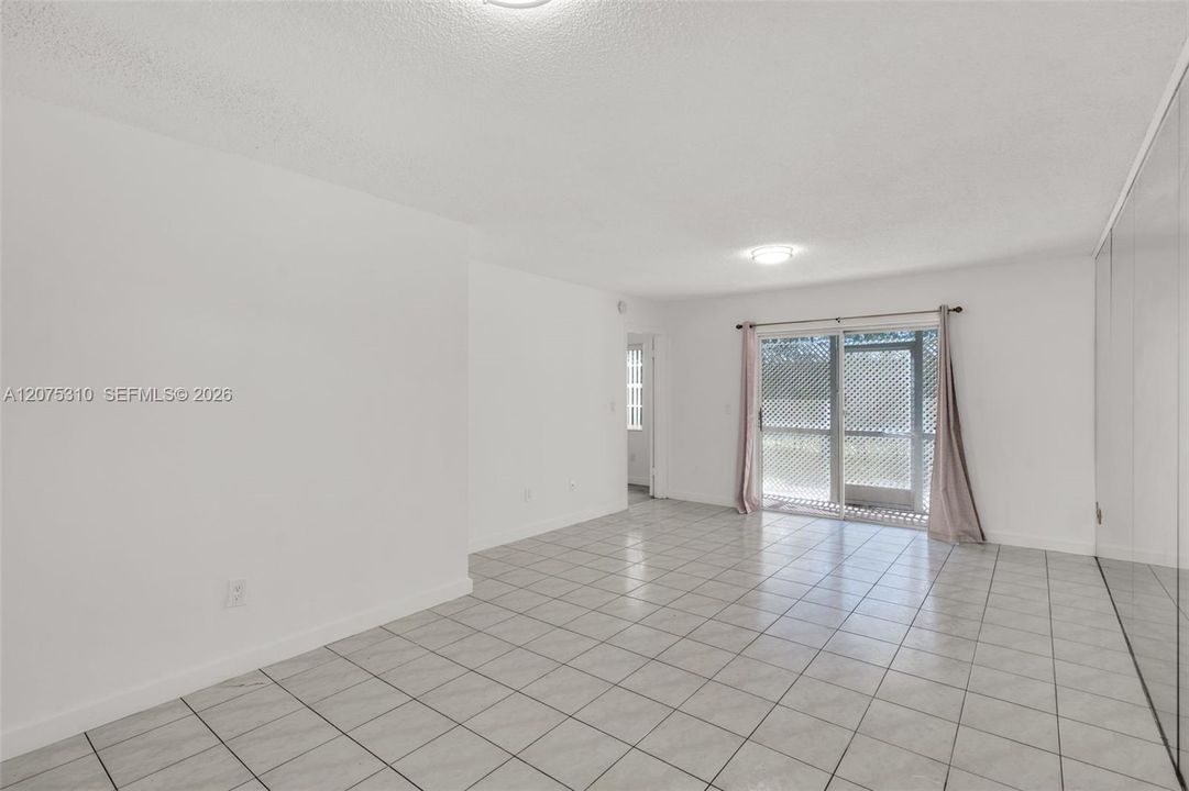 For Rent: $2,000 (2 beds, 2 baths, 912 Square Feet)