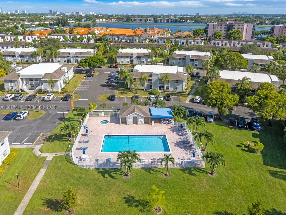 For Rent: $2,000 (2 beds, 2 baths, 912 Square Feet)