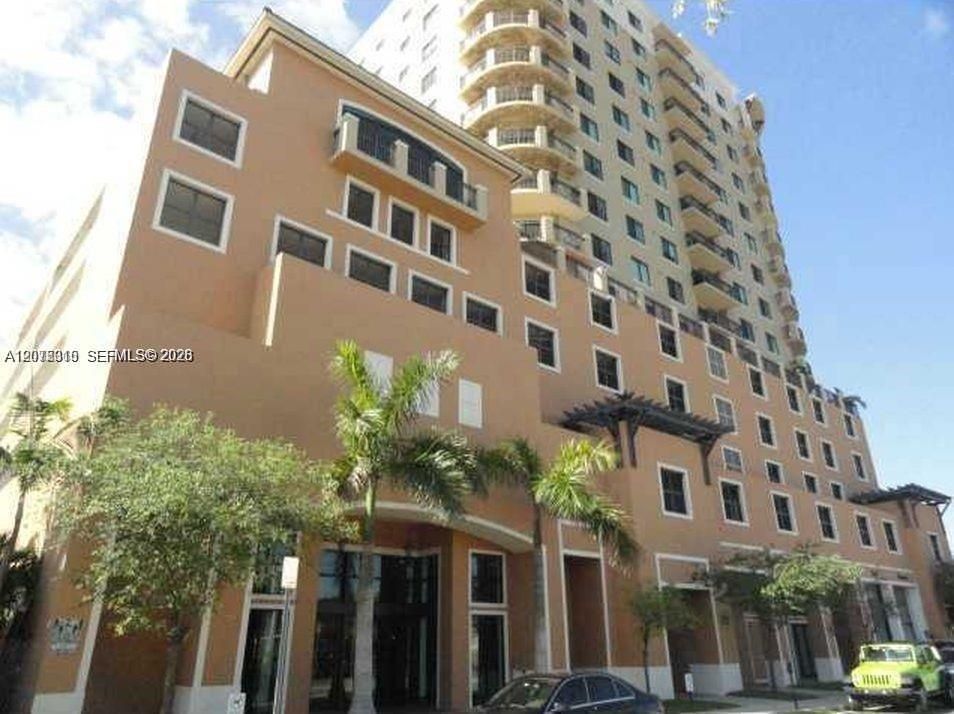 For Rent: $2,600 (2 beds, 2 baths, 1009 Square Feet)